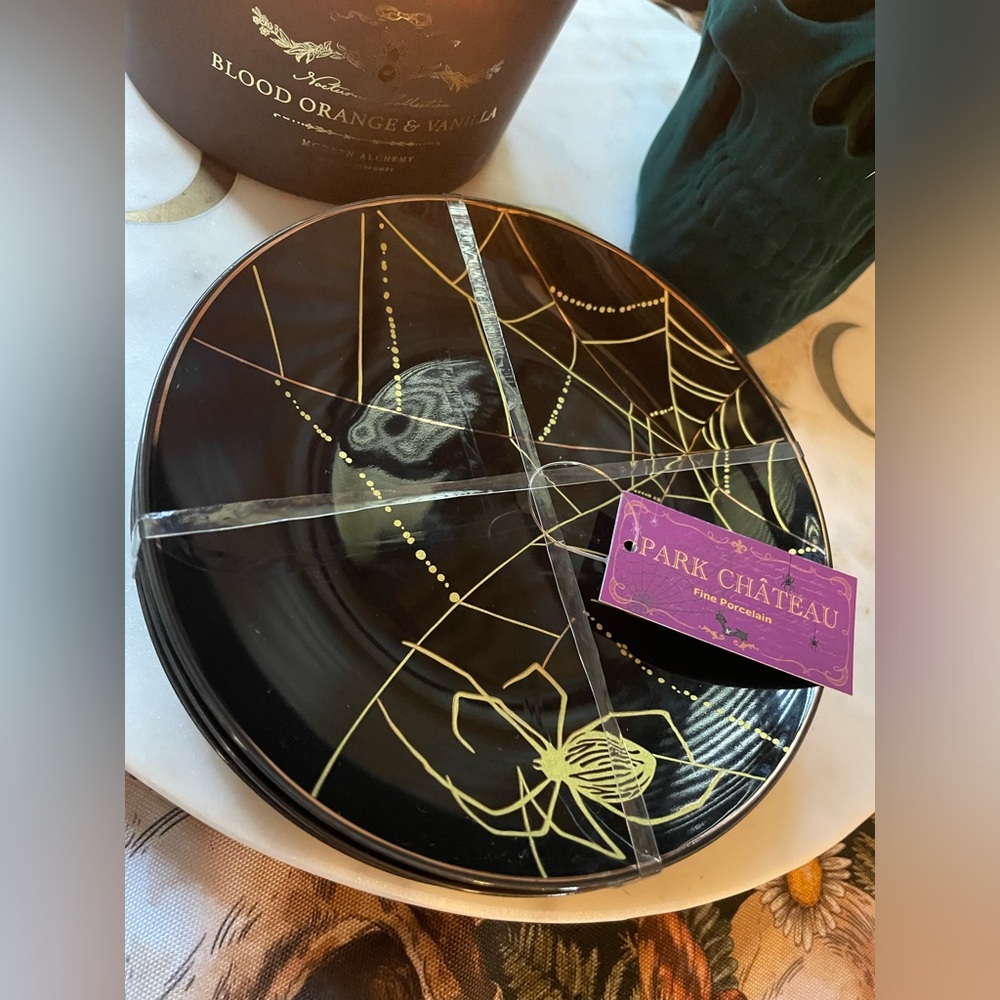 PARK CHATEAU NWT Spider In Web Fine Porcelain Set Of 4 Dessert/Appetizer Plates